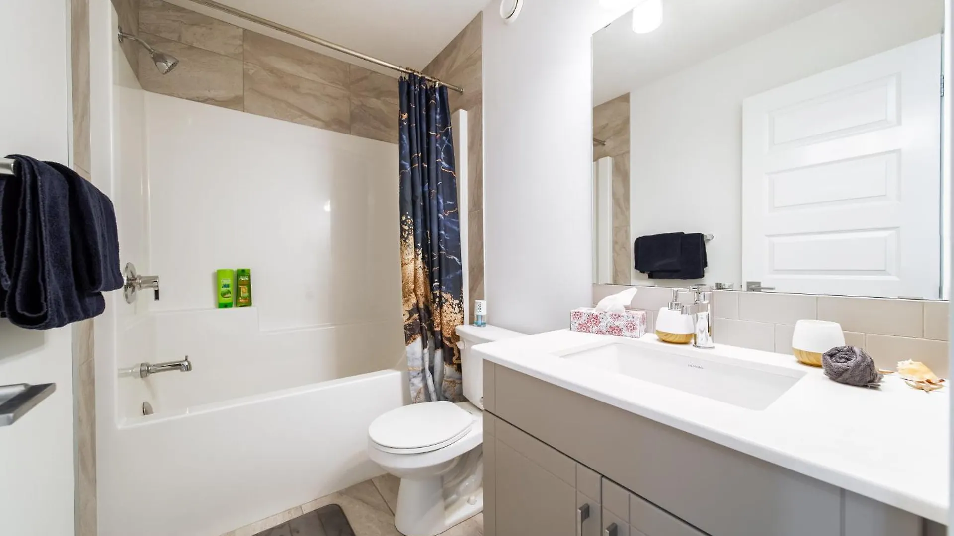 New Luxury House In South Edmonton Near Airport Villa