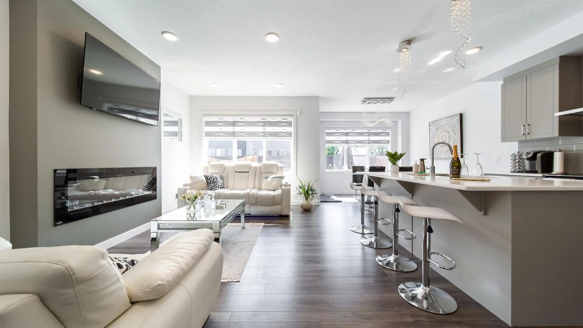 New Luxury House In South Edmonton Near Airport Villa
