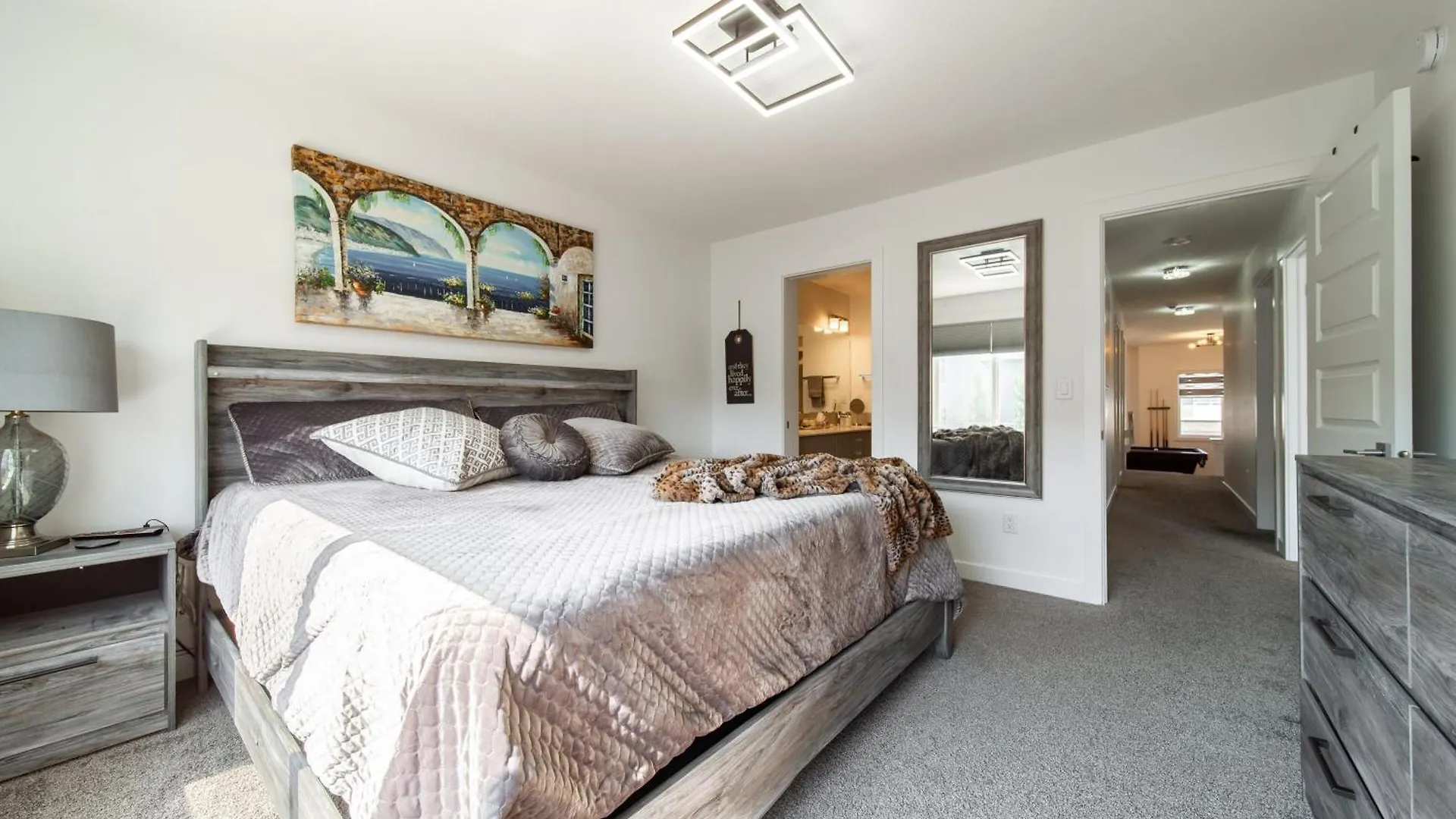 New Luxury House In South Edmonton Near Airport Villa