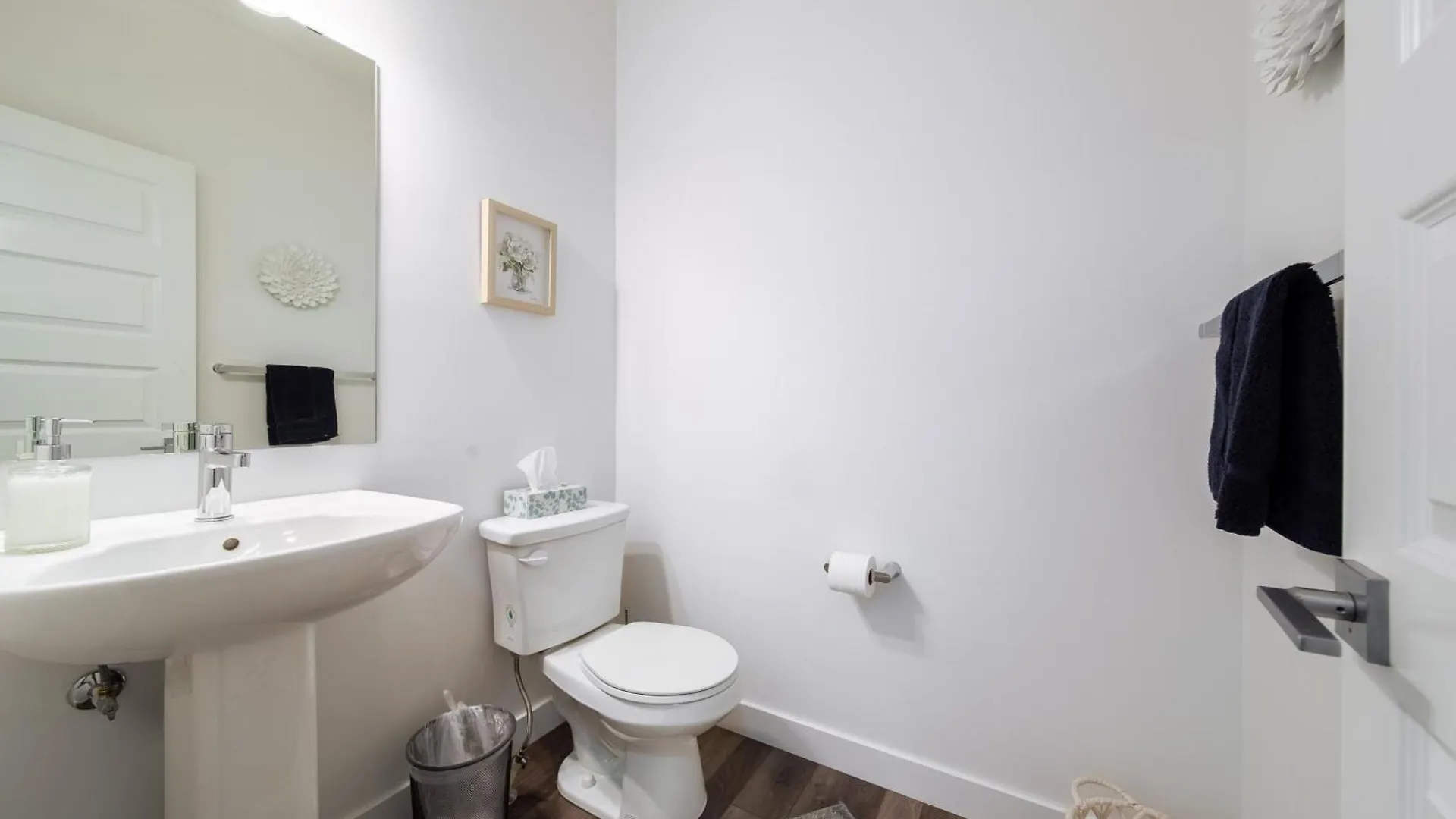 New Luxury House In South Edmonton Near Airport Villa Holiday home