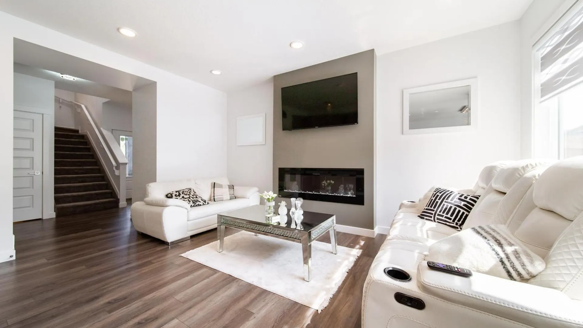 New Luxury House In South Edmonton Near Airport Villa