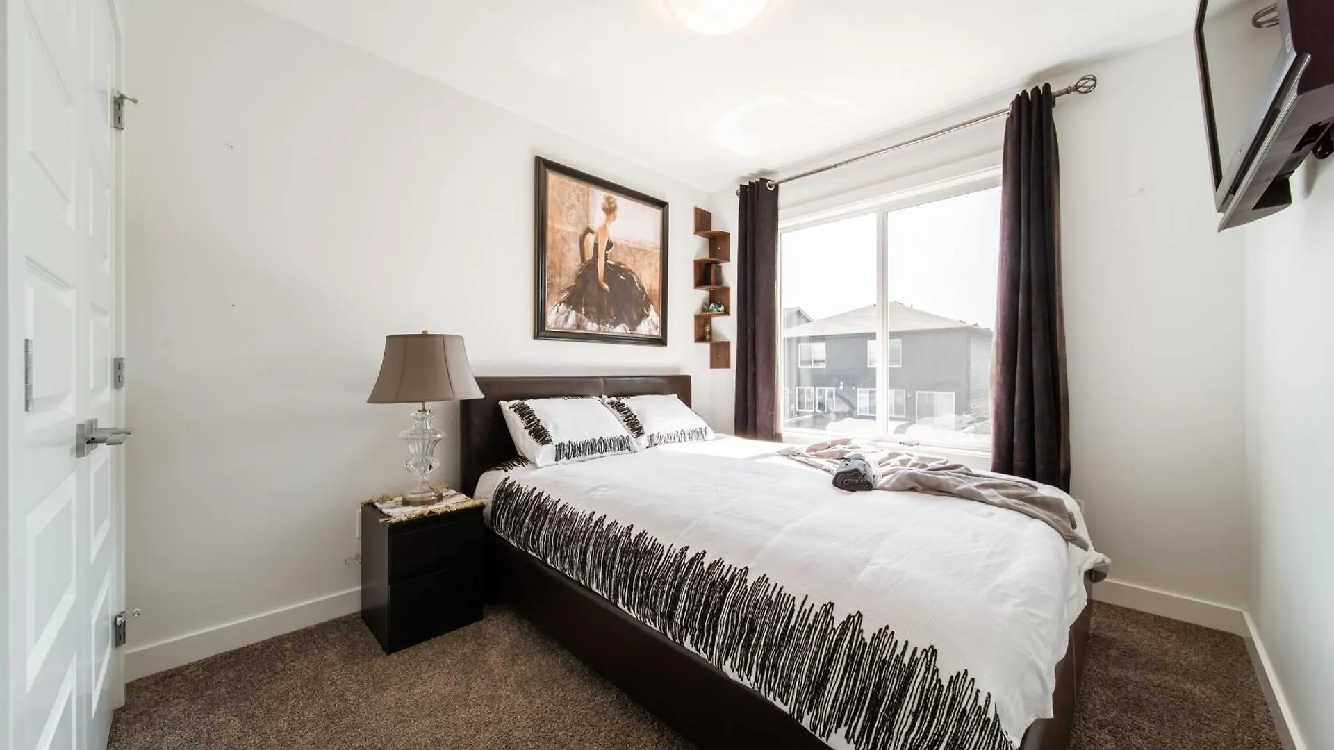 New Luxury House In South Edmonton Near Airport Villa